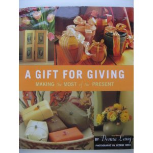 画像: A GIFT FOR GIVING : Donna Lang